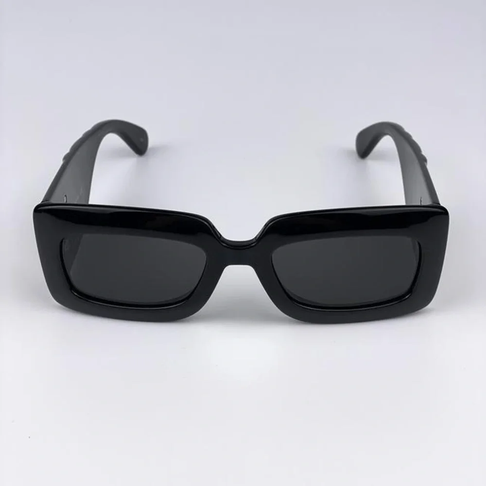 New Authentic - Gucci Black Gray Gg0811s 001 Logo Rectangle Unisex Sunglasses